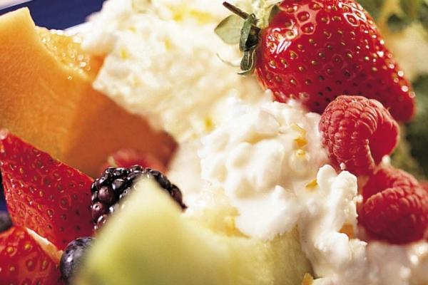 very berry cottage cheese salad