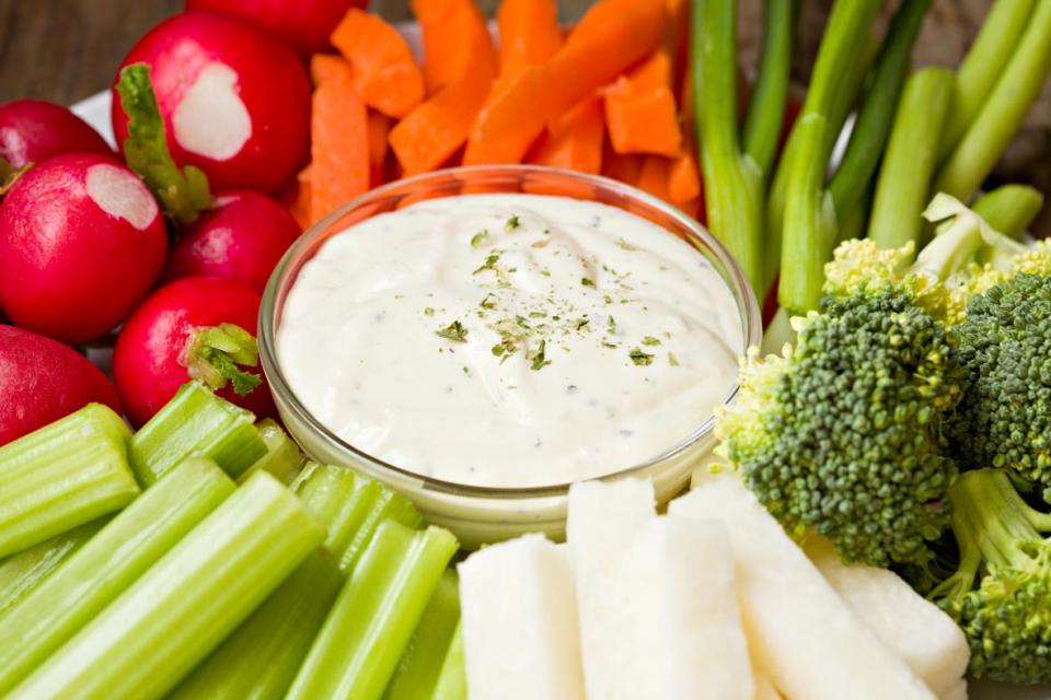 Raw vegetables and yogurt dip