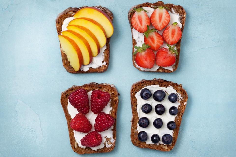 Whole grain bread, ricotta cheese and fruit