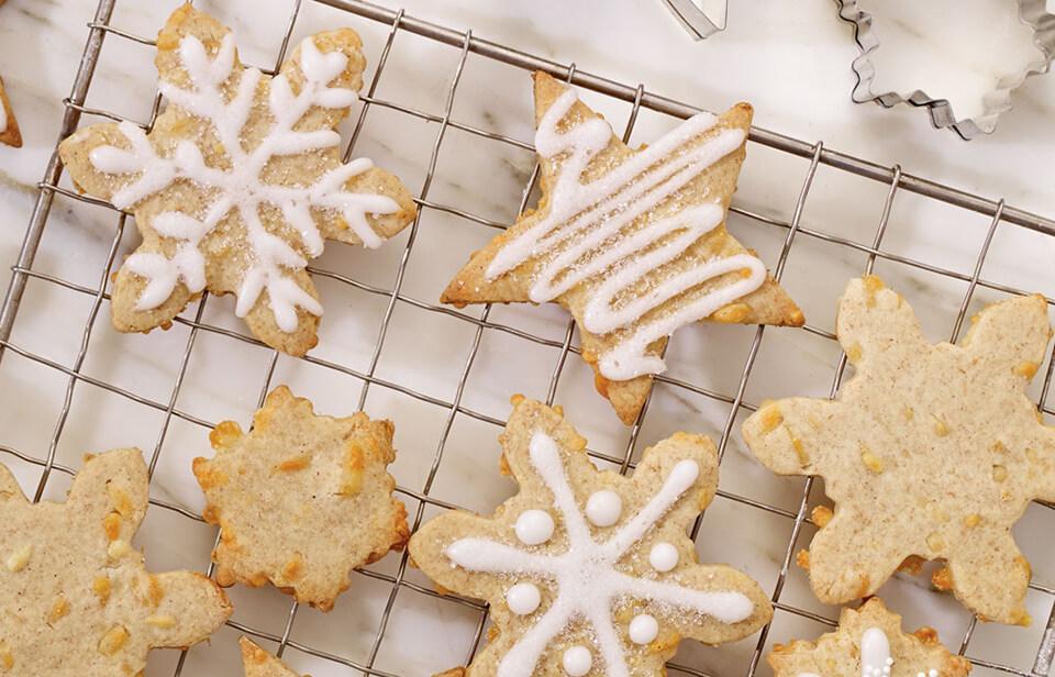 Gingerbread snowflakes with Cheddar