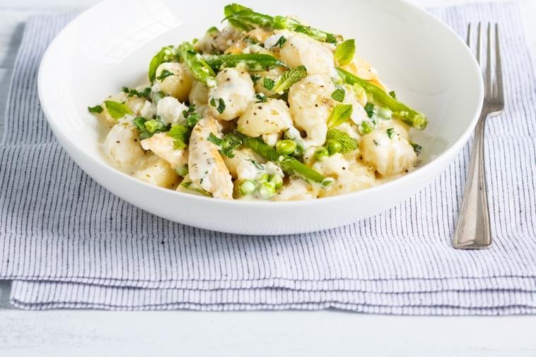 Gnocchi with chicken, green beans and feta