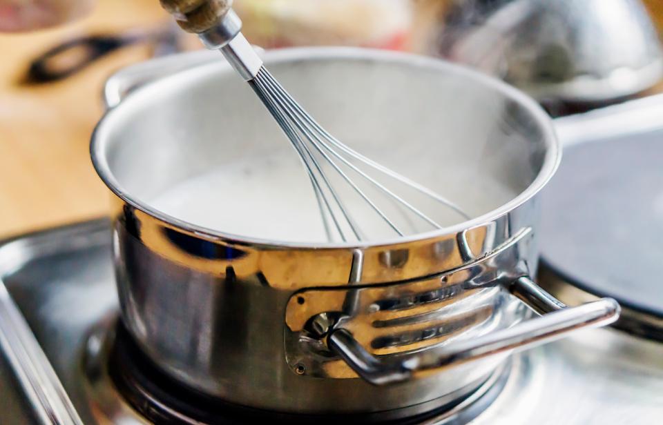 How to heat milk on the stove