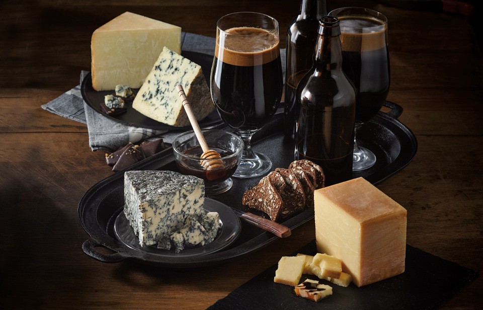 Bière, Cheddar fumé, fromage Bleu et croustilles