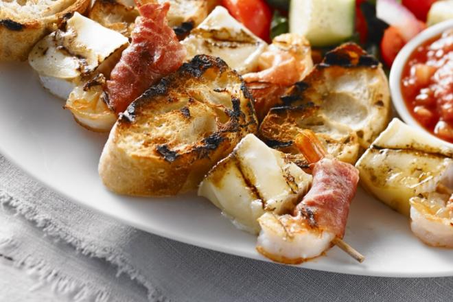 shrimp and brie cheese brochettes