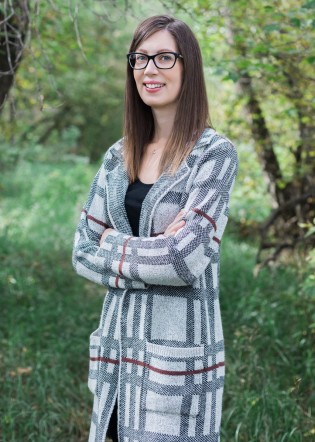 Photo of Jaclyn surrounded by trees