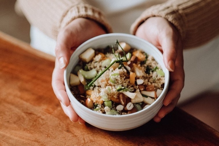 quinoa cheddar and apple salad