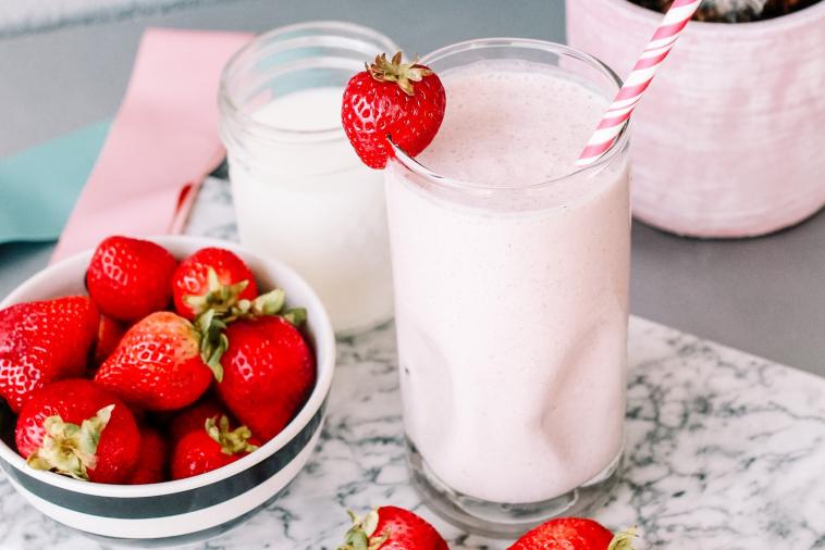 strawberry almond smoothie