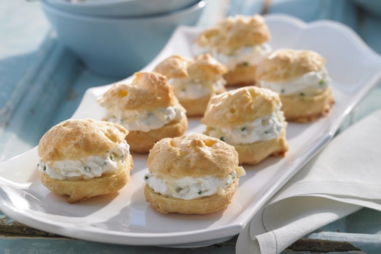 Gougères garnies de crème fouettée au Cheddar extra fort 