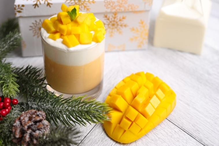 Mango Mousse with whipped cream
