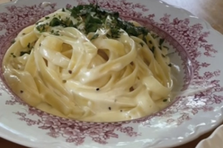 Fettuccine Alfredo