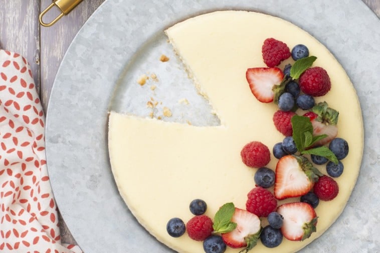 Gâteau au fromage à la vanille avec croûte sablée