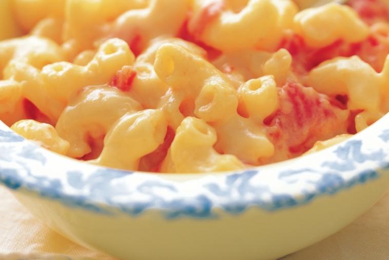 Macaroni and cheese with tomatoes