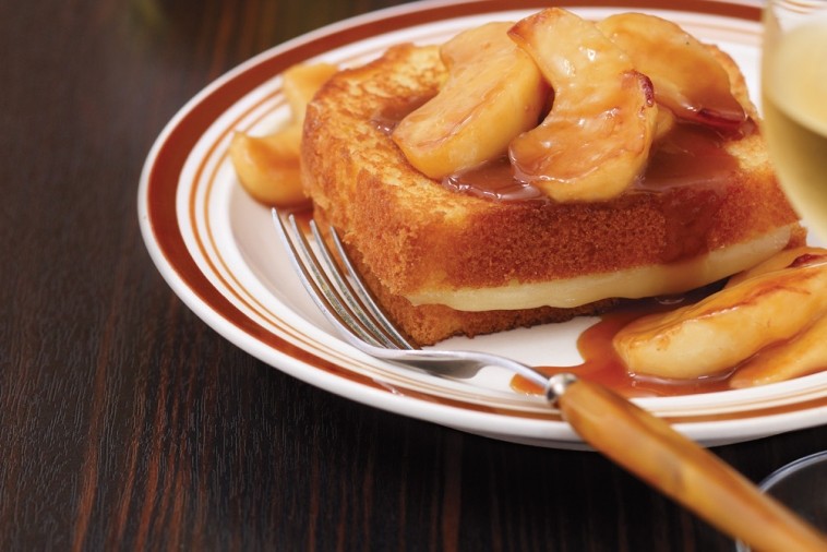 apple caramel dessert sandwich