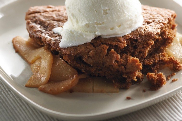 apple pear gingerbread cobbler