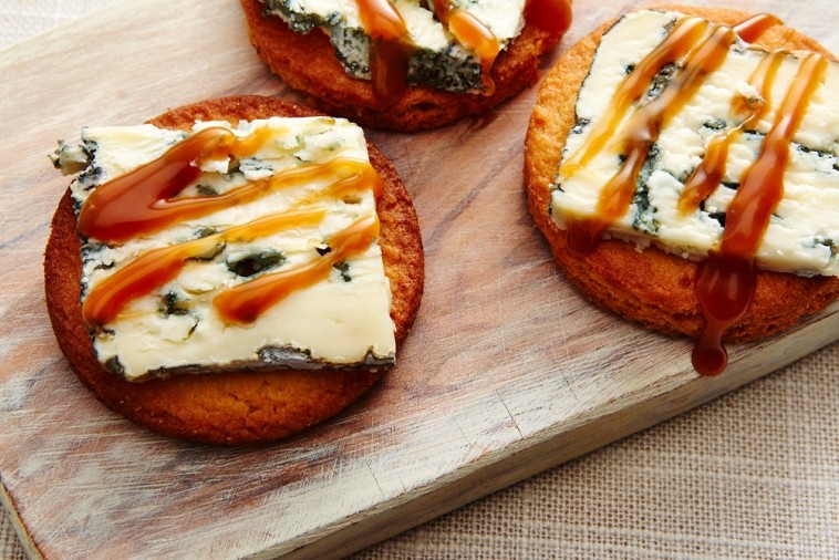 blue cheese caramelized cookies