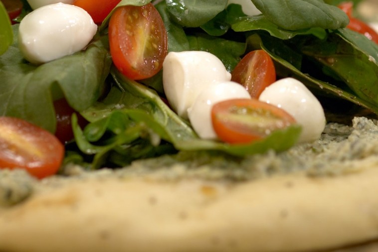 bocconcini salad pizza