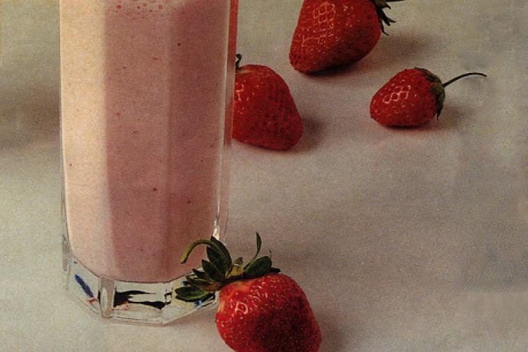 breakthrough breakfasts strawberry yogurt flip
