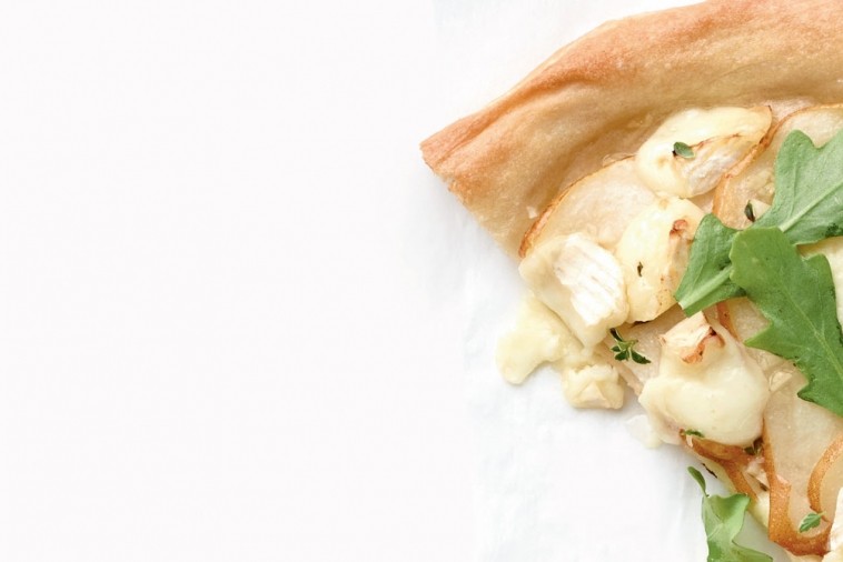 brie pear and greens pizza brie pear and greens pizza