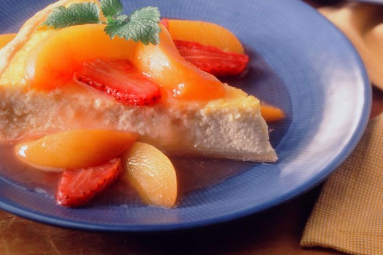 cheesy pie with peach strawberry compote