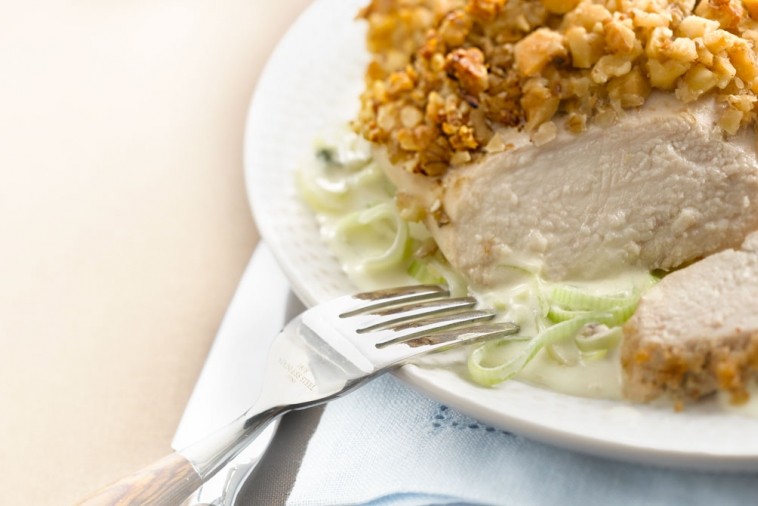 chicken with walnut crust and sauteed leeks