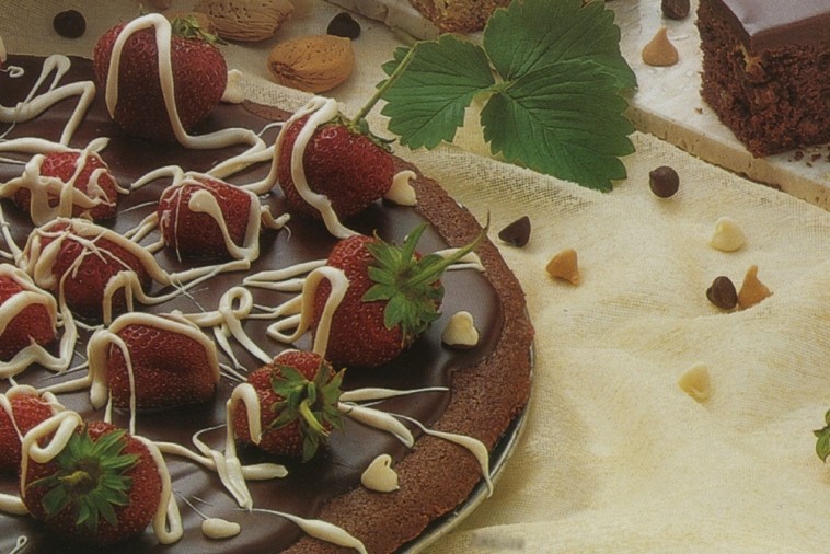 chocolate strawberry pizza