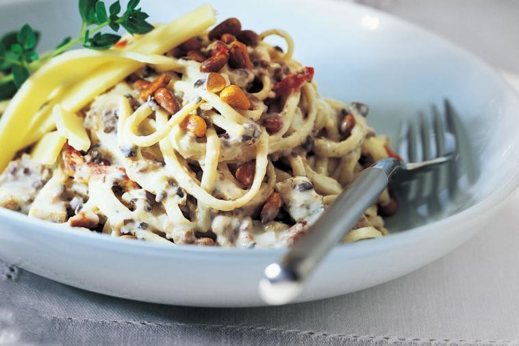 creamy pasta with turkey mushrooms and old cheddar