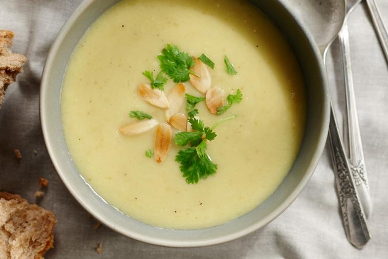 curried parsnip and apple soup