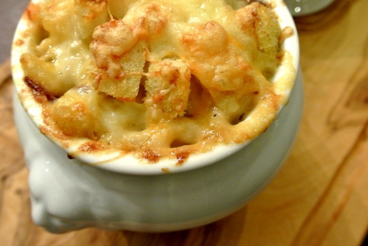 french onion mac cheese