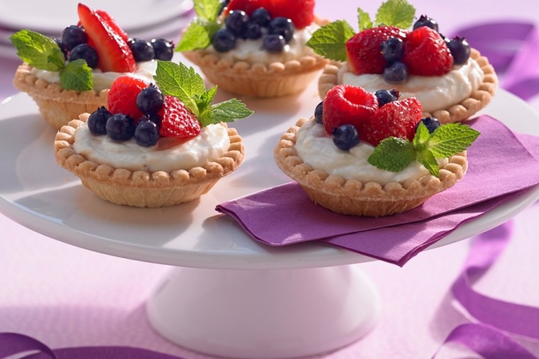 fresh fruit tartlet with mascarpone cream