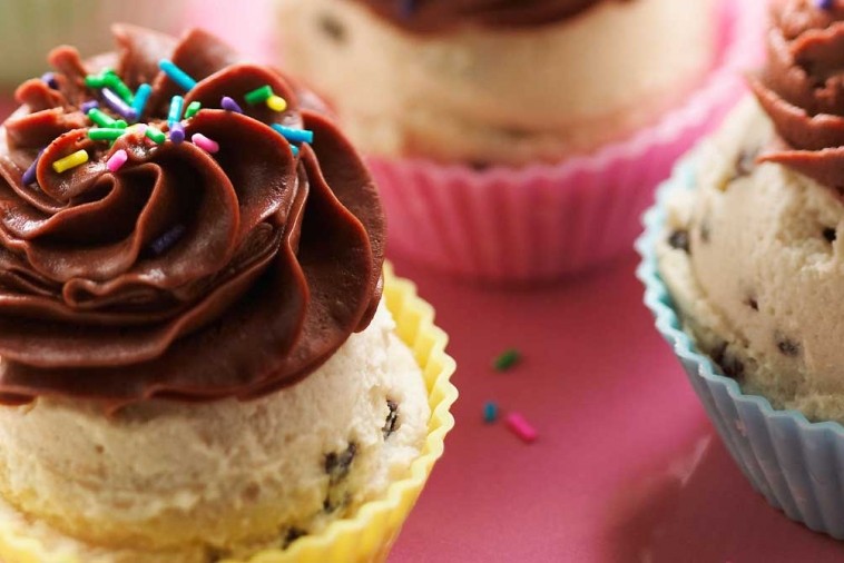 frozen almond and chocolate cupcakes frozen almond and chocolate cupcakes