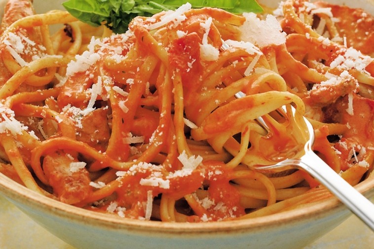 linguine with chicken and roasted red pepper sauce linguine with chicken and roasted red pepper sauce