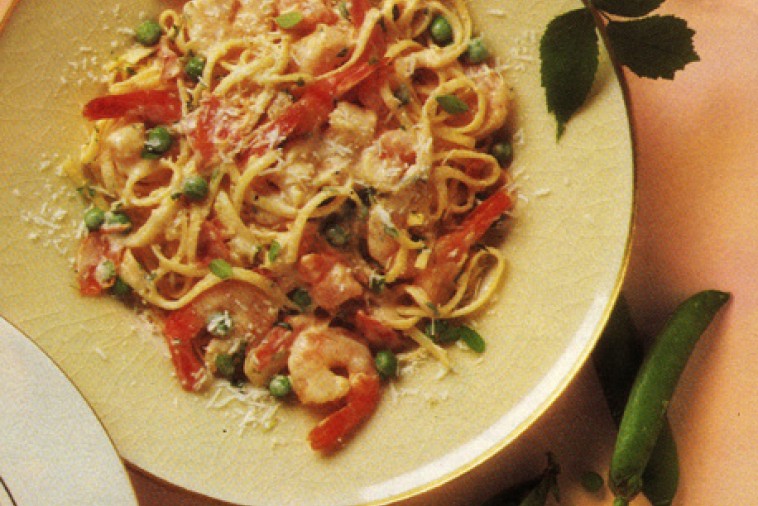 linguine with shrimp and peas in creamy tomato sauce linguine with shrimp and peas in creamy tomato sauce