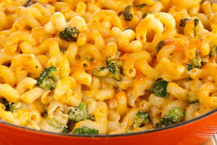 Mac Cheese With Broccoli Canadian Goodness 340 g de macaronis 1/2 brocoli taille en petits bouquets 8 tranches de bacon 30 ml (2 c. mac cheese with broccoli