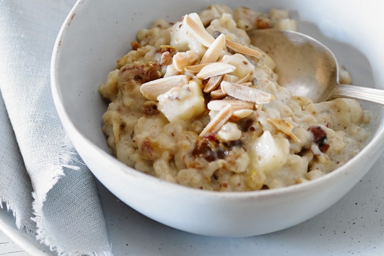 oatmeal with apples and dates oatmeal with apples and dates