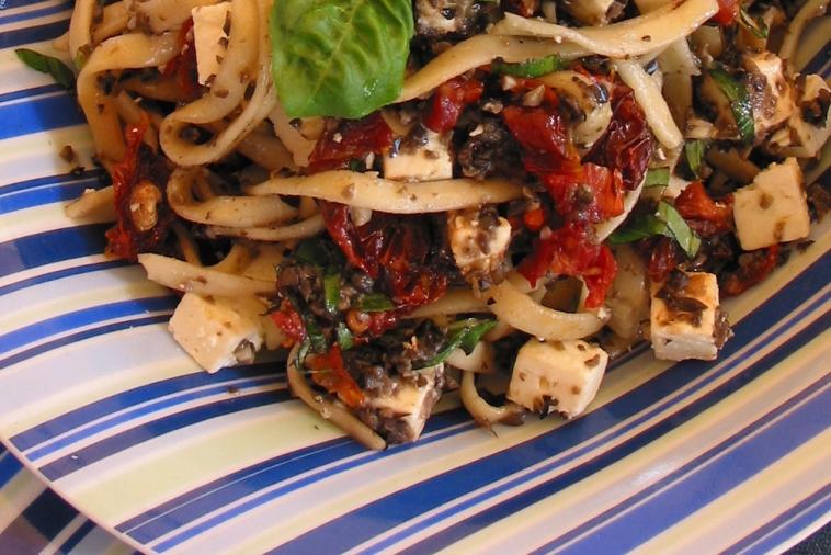 pasta with tapenade and feta cheese