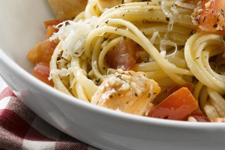 pomodoro sauce with chicken and linguine