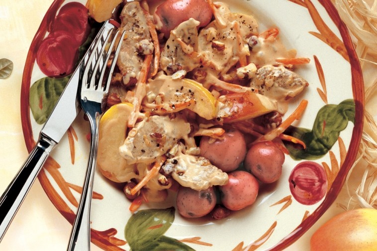 pork tenderloin with apples and hazelnuts