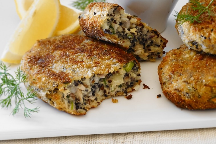 quinoa cakes with lemon yogurt sauce