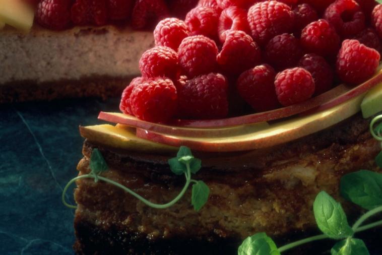 raspberry sour cream cake