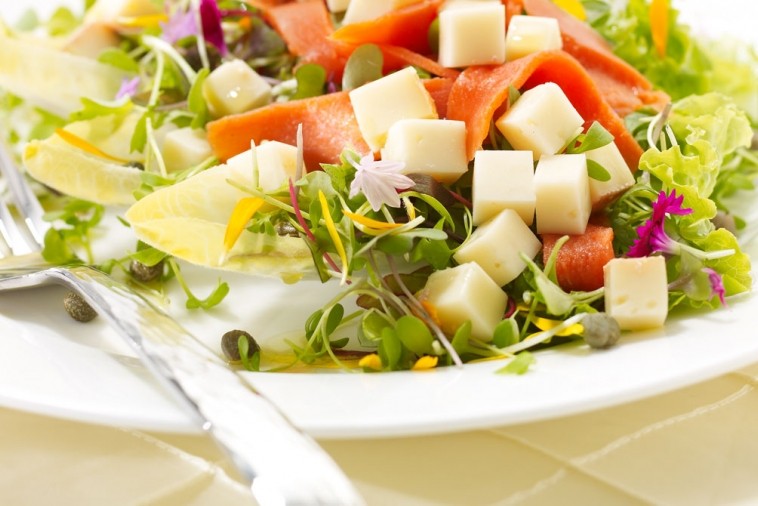 salad with smoked salmon and edam