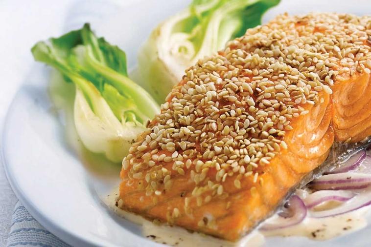 sesame salmon fillets with red onion and ginger cream
