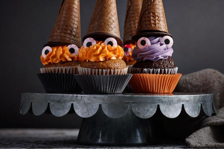 spooky witches cupcakes