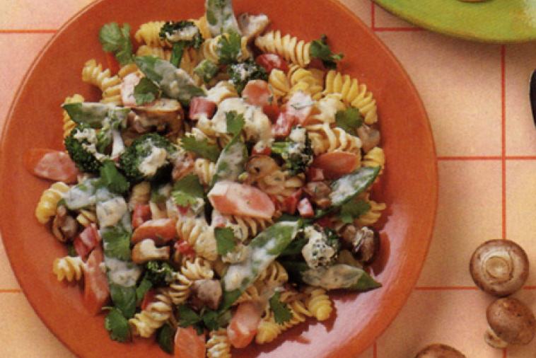 vegetables with fusilli in thai sauce