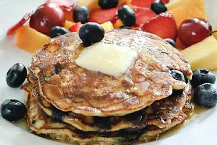 very berry oatmeal pancakes